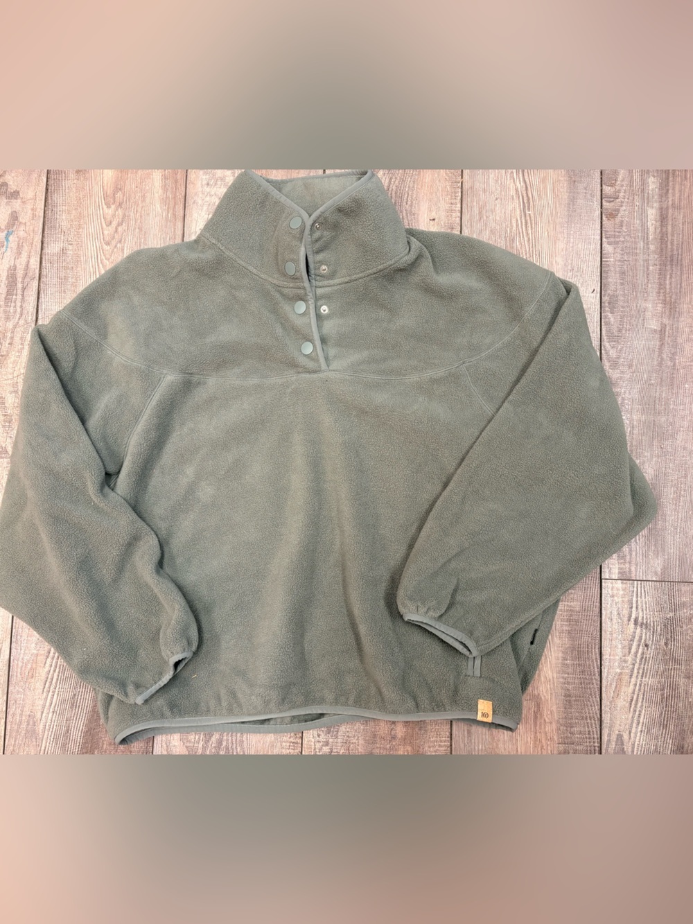 tentree women’s XL MicroFleece 1/4 Snap
Recycled sweater Greyish Green